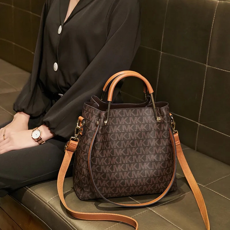 Giant giant giant atmosphere again good looking 100 lap ~ Superfashion is so good looking not to start with it is really a pity ~ Buy it