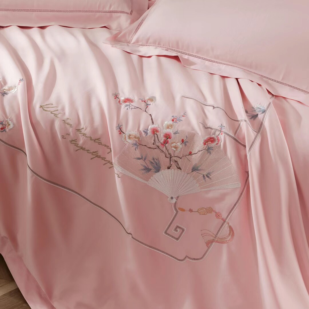 High-end embroidered silk quilted by mulberry silk pure cotton wedding hollowed-out winter quilted by spring and autumn thickened warm quilt quilt core