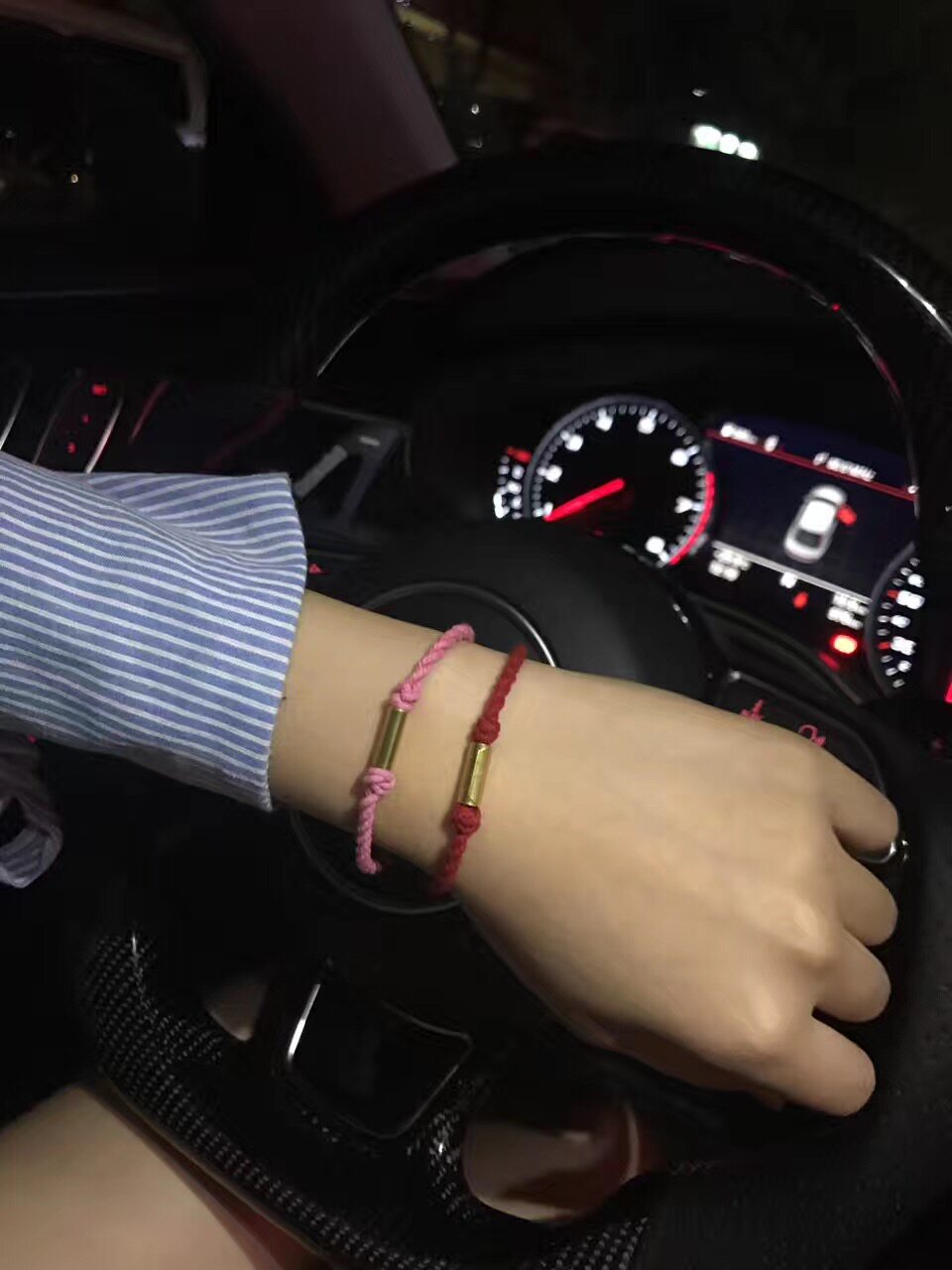 Vegetarian Thai Thai Buddhist Azan spray with a hand to hand.