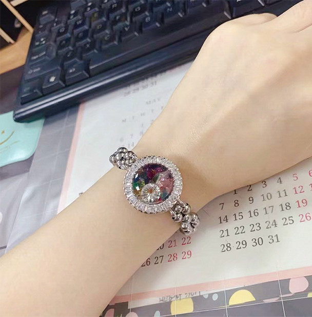 Vegetarian Thai Thai Buddhist dragon Boron Shu hand in hand