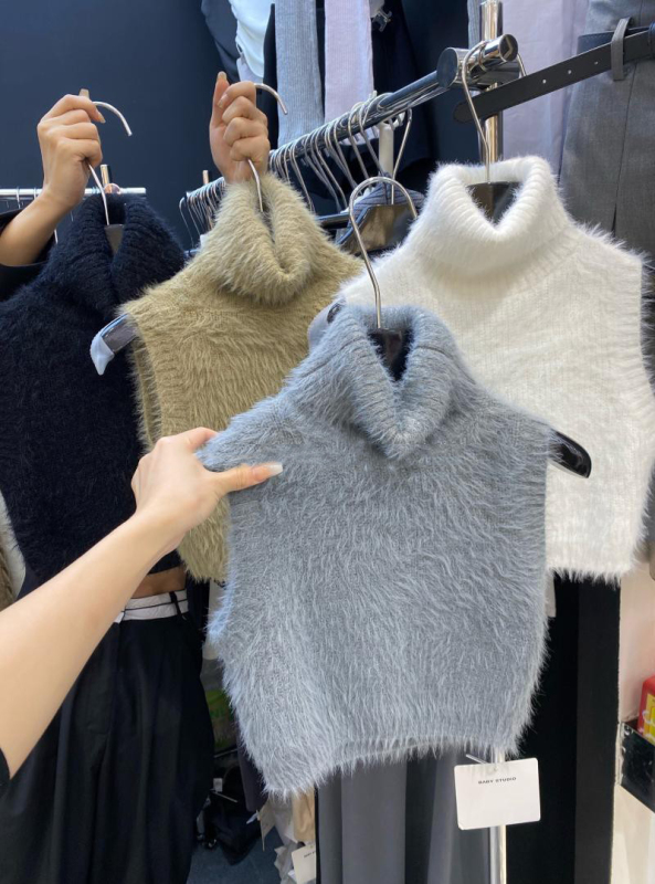 South Korea's Dongdaemun 26 Autumn/Winter New Style Elegant Slim Fit High Collar Mink Velvet Sleeveless Short Vest Sweater for Women