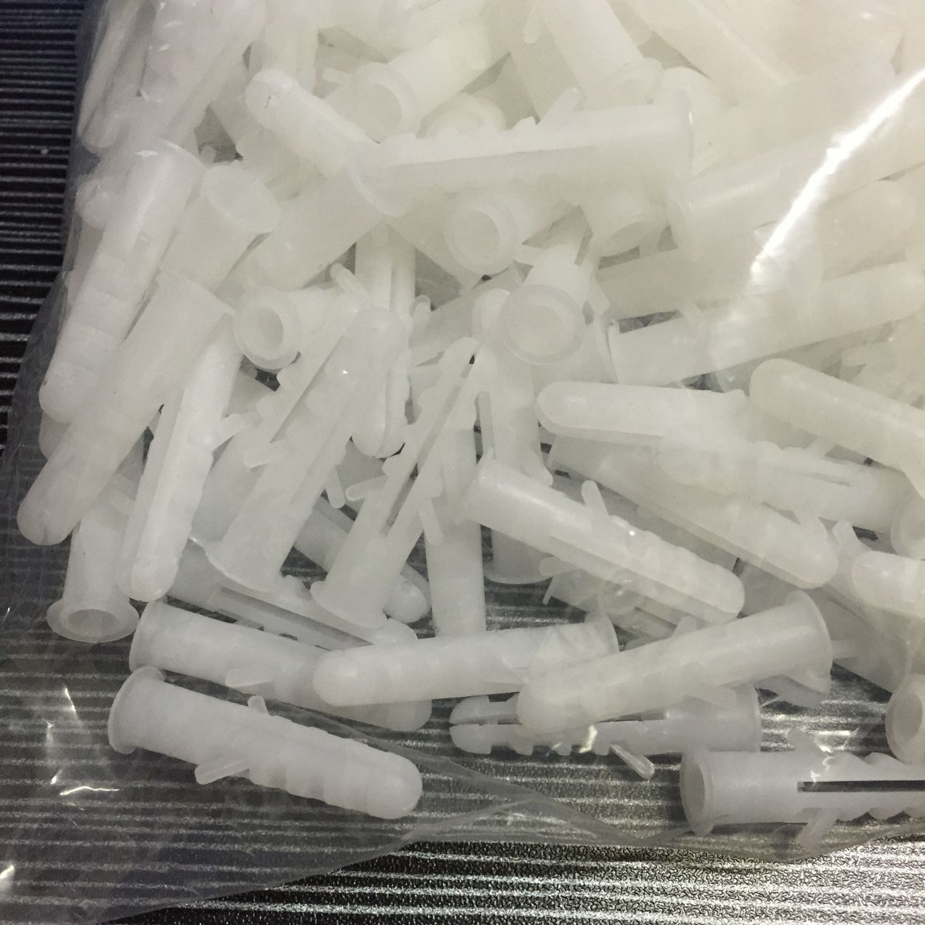 Fish-shaped expansion plug straight through expansion pipe expanded wall tiger plastic expansion pipe phi 1 2 white 250 only-Taobao