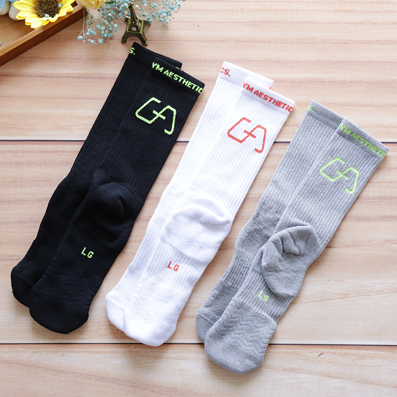 Men and women Compressed Midbarrel Socks Men Riding Sports Socks Lady Running Fitness Socks Autumn Winter towels No bones