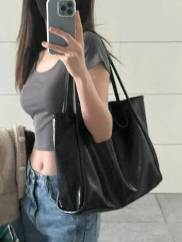 Spring and Summer Bags for Women 2026 New Style Handbag with Texture, Large Capacity Tote Bag, Niche Design, Single Shoulder Underarm Bag for Commuting