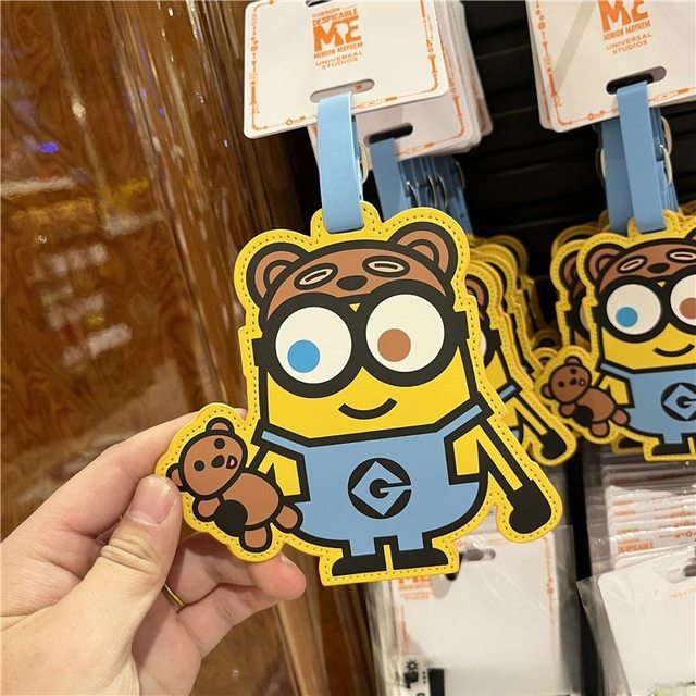 Universal Studios Despicable Daddy Little Yellow Man Luggage Boarding Pass Cartoon Cute Tim Bear Travel Box Sign Hanging Decoration