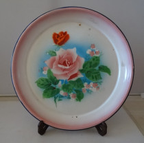 Old enamel plate old tea plate Cultural Revolution thick tire flower pattern folk custom old home nostalgic collection movie props physical photo