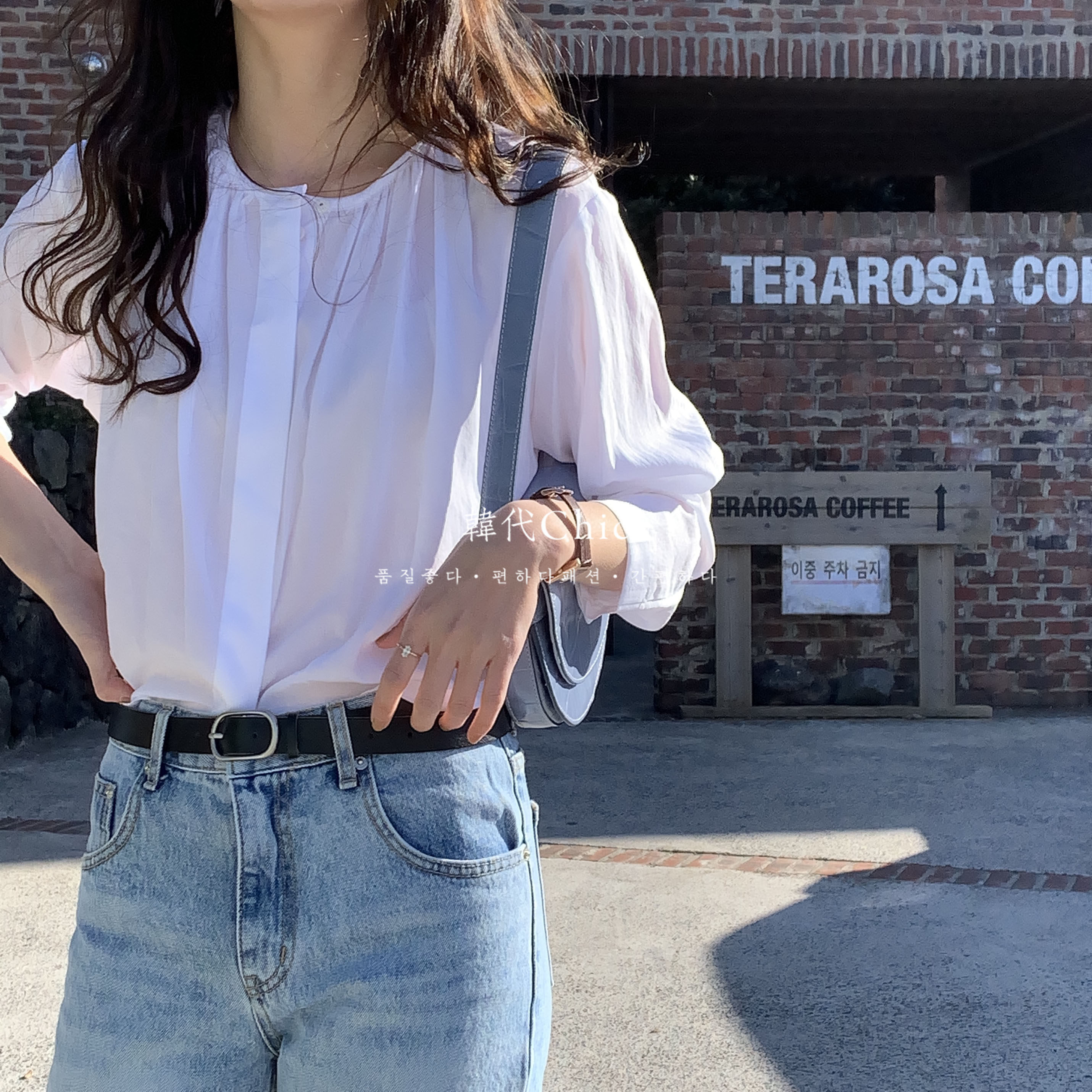 Korean Chic spring new style, a short style with a sense of comfort and design, and a playful back waist shirt