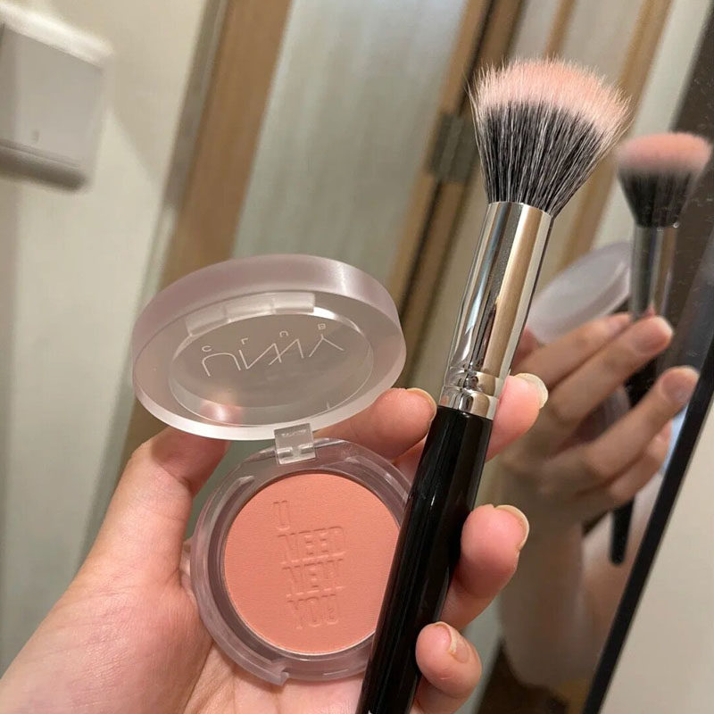 White and red, good complexion, stippling brush, blush wool, naturally not afraid of hand-heavy single beauty brush, makeup brush