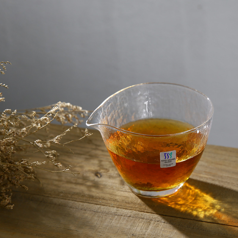 Spot Japan imported Toyo Sasaki hammer eye pattern fair cup handmade transparent glass tea dispenser piece cup