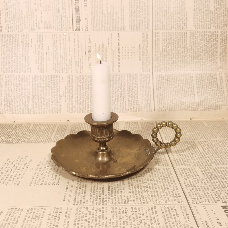 European Antique Brass Candlestick, Vintage Home Lighting for Nighttime Use, Handheld Candle Holder Decoration European Antique Brass Candlestick, Vintage Home Lighting for Nighttime Use, Handheld Candle Holder Decoration