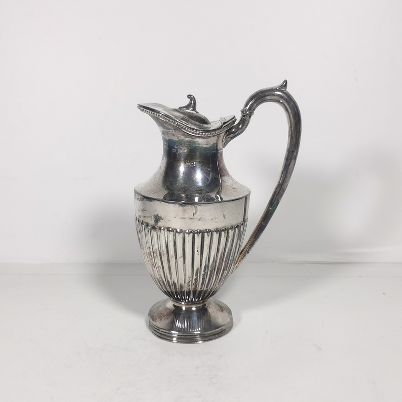 Early 20Th Century British Antique Silver-Plated Teapot with Vertical Stripes, Cold Water Pot, Coffee Pot, Western Silverware Decorative Piece Early 20Th Century British Antique Silver-Plated Teapot with Vertical Stripes, Cold Water Pot, Coffee Pot, Western Silverware Decorative Piece
