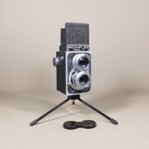 Nostalgic antique old items Ricohflex mechanical 120 dual reflex film camera collection decorative ornaments