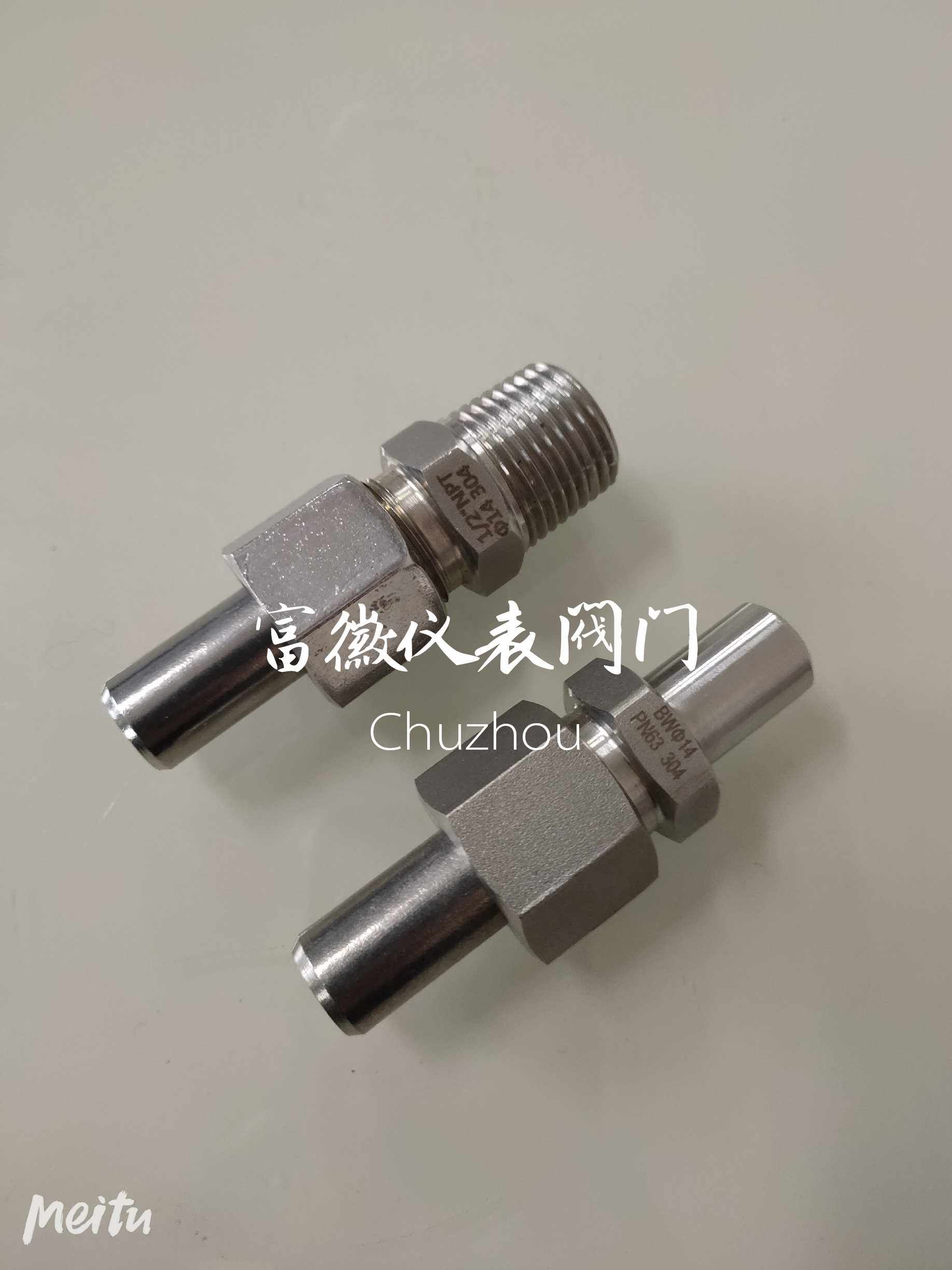 Transmitter connector Straight-through terminal connector Quarter turn 14 Half turn 14