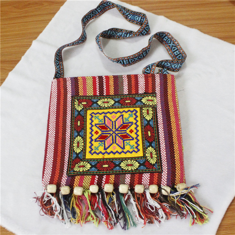 Ethnic Wind Minorities Featured Pack Slanted Satchel Embroidered Embroidered Embroidered String Beads