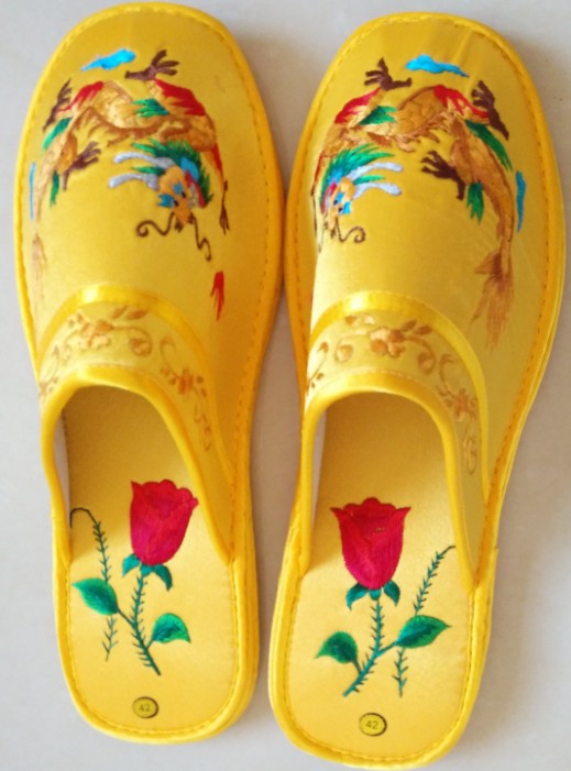 Qingyang tinh khiết thêu tay nhiều lớp satin satin và phượng thêu dép cưới quà tặng giày những người yêu thích giày vành đai hộp - Dép dép nữ gucci