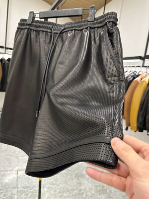 New Zealand sheepskin men's leather perforated and cut-out short capre pants, leather pants, fashionable, loose and casual summer 5152