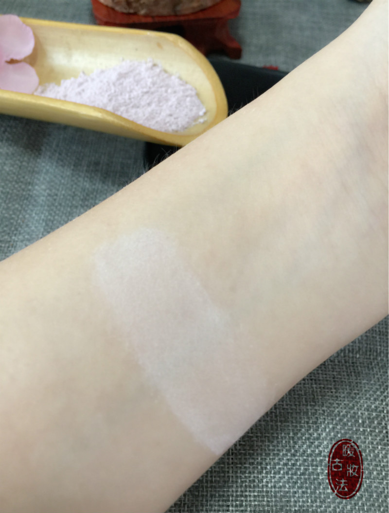 Chúc ngủ ngon bột hoa hồng thiên nhiên lỏng lẻo Bột khô bột mật ong phấn trang điểm kiểm soát dầu làm sáng da bà bầu không tẩy trang - Quyền lực phấn phủ loại nào tốt