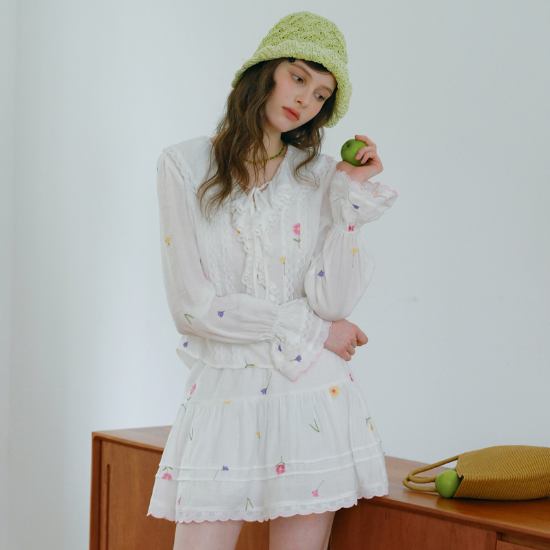 Early Spring Beautiful Embroidered Floral Suit French Lace Ruffle Collar Shirt Bell Sleeve Top Skirt Short Style for Women