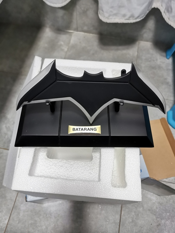 Authentic Justice League Batman Merchandise Model Bat镖 (Dart) Figurine with Display Stand Batman Flying Authentic Justice League Batman Merchandise Model Bat镖 (Dart) Figurine with Display Stand Batman Flying