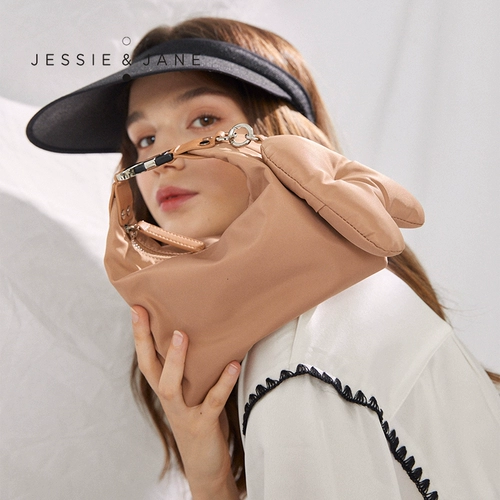 Черная небольшая сумка, коллекция 2023