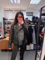 Spot 21324 Ms Harley retro made old riveting rose cow fur jacket