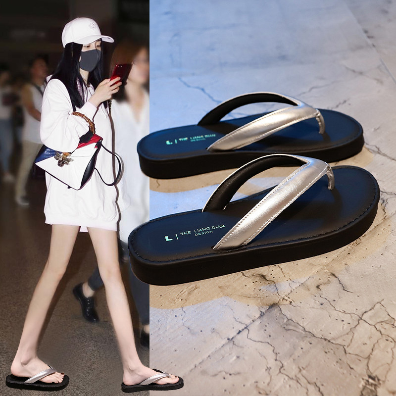 British Genuine Leather Silver Flip-Flops for Women, Summer Outdoor Wear, 2026 New Popular Flat-Soled Vacation Beach Casual Sandals