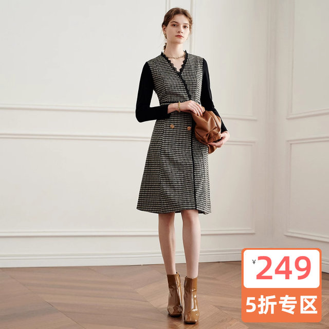 Yanyu retro plaid dress women's winter 2023 new v-neck long-sleeved waist slimming mid-length a-line skirt