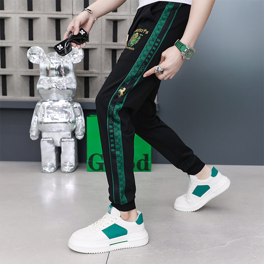 Korean version of leggings casual pants for men in spring and autumn, new fashionable white embroidered small leg pants, trendy summer high-end sweatpants for men