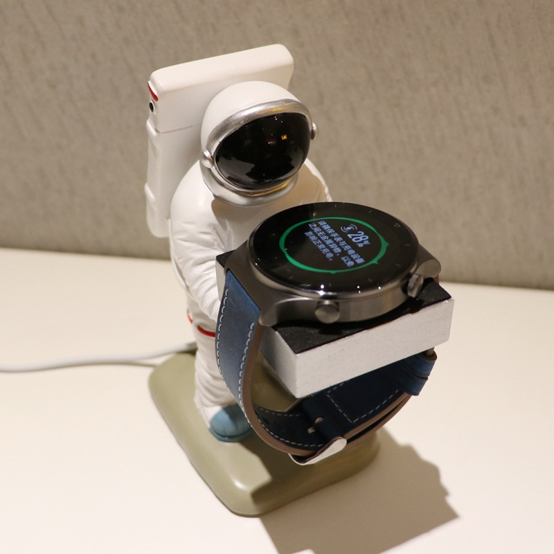 Apple iWatch S11 Watch Charging Stand Huawei Gt7 Base Creative Astronaut Desktop Ornament