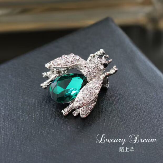 Pin nhỏ mini pin dễ thương sửa chữa ong nhỏ nút cổ áo pin nữ trâm cài phụ kiện đơn giản và hào phóng huy hiệu