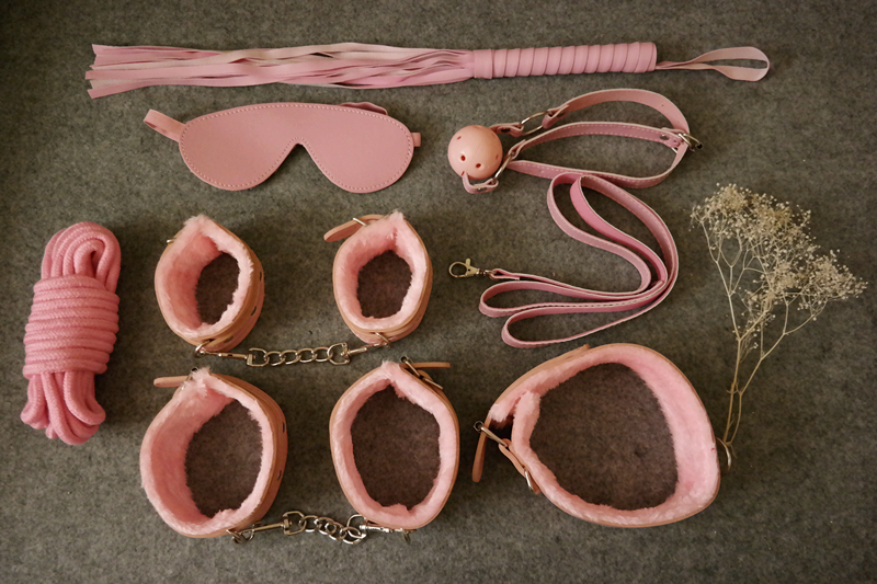 Christmas fun alphabet game SM novice primary 7-piece female slave training bondage bundled handcuffs shackles leather whip