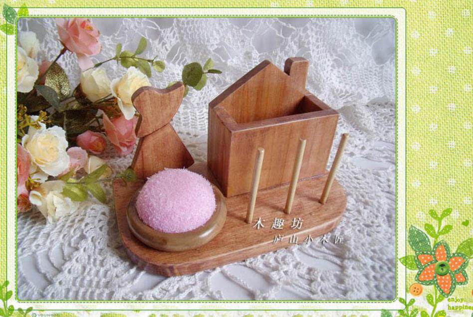 (Wood Fun Square) Patchwork Embroidery Lovers Tool Zone—Su Miss Wooden House Type Needle Inserting Pedestal