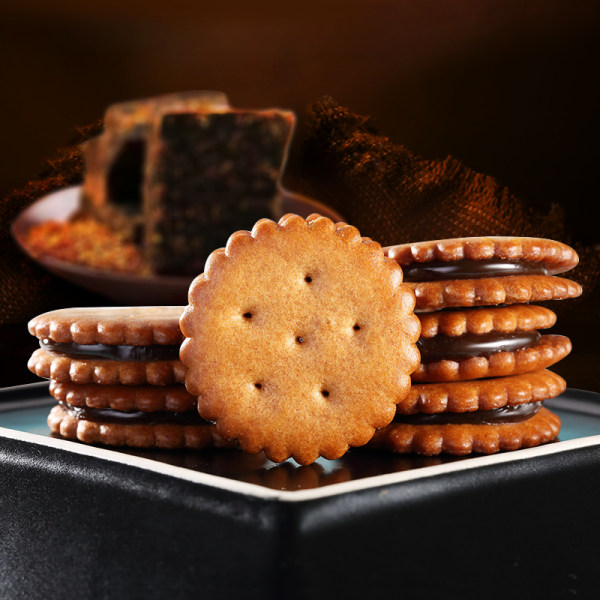 台湾产 大黑松小俩口 黑糖麦芽夹心饼干 400g*2件 双重优惠后￥31包邮史低（拍2件）