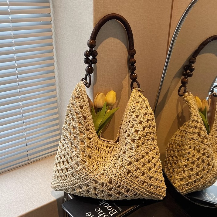 Large-Capacity Straw Woven Bag for Women 2026 New Summer Seaside Vacation Beach Bag Fashionable Woven Shoulder Tote Bag