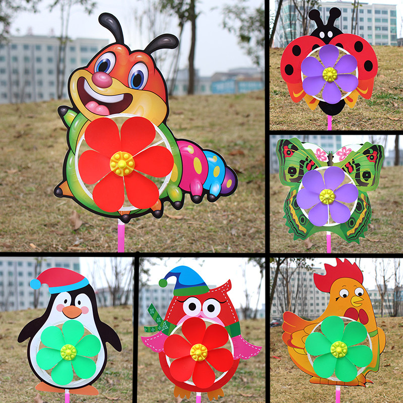 Children's hand holding cartoon windmill kindergarten decoration children's toys street stall supply cute small animal windmill