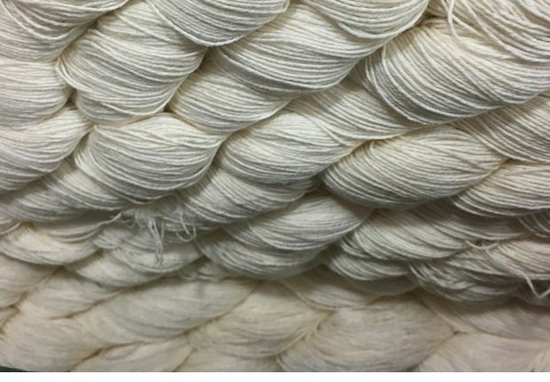 Dòng bông tự sản xuất và bán bông polyester quilt trắng dòng dày ba dòng màu đen cửa hàng bách hóa một nhân dân tệ một dòng phân phối - Thiết bị sân khấu đèn led nháy theo nhạc 16 cột
