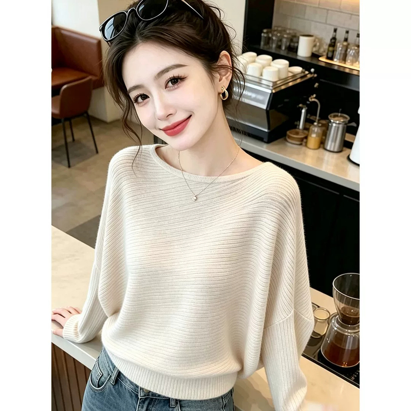 Gentle Korean-Style Batwing Sleeve Knit Sweater for Women, New Autumn and Winter Loose Fit, Slimming and Age-Reducing Sweater, Base Layer Top Gentle Korean-Style Batwing Sleeve Knit Sweater for Women, New Autumn and Winter Loose Fit, Slimming and Age-Reducing Sweater, Base Layer Top