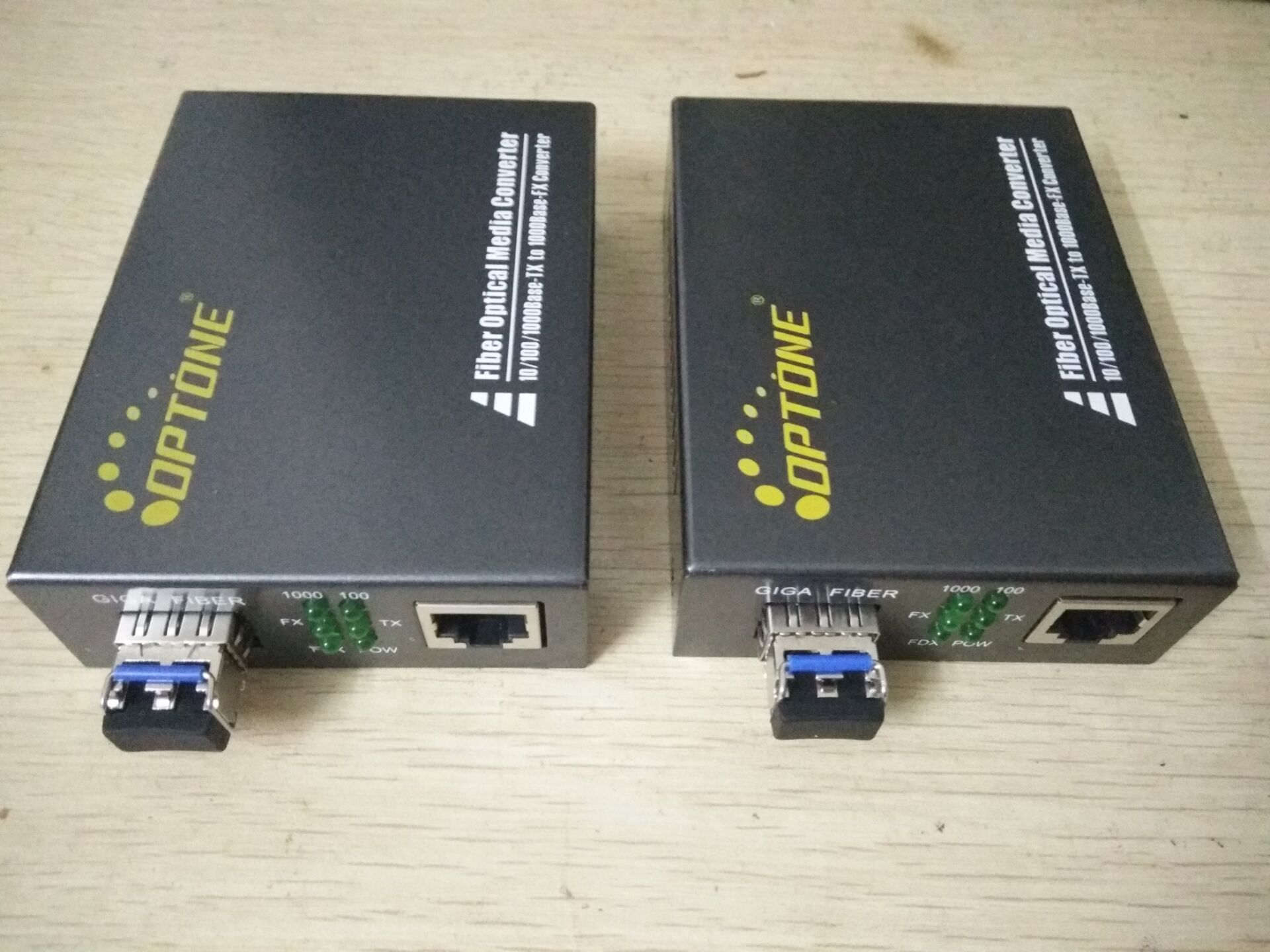OPTONE one thousand trillion single-mode double OPT-2200S20 fiber transceiver LED screen exclusive LC port 1 pair price
