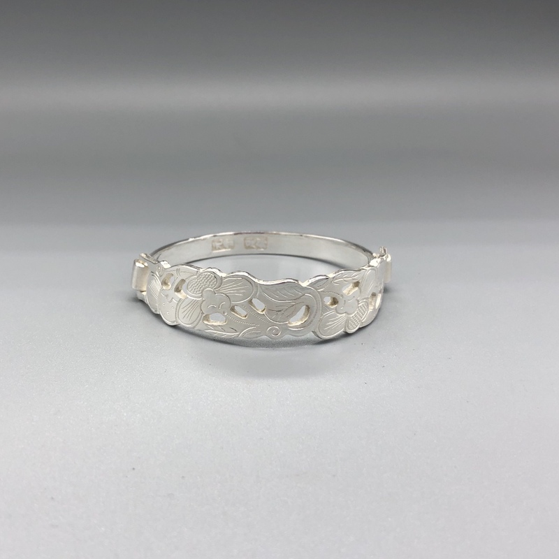 Jinnan Yuofengtang Intangible Cultural Heritage Hand-Engraved Begonia Pomegranate Silver Bracelet Jinnan Yuofengtang Intangible Cultural Heritage Hand-Engraved Begonia Pomegranate Silver Bracelet