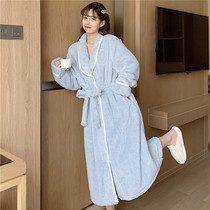 In 2021 the new autumn and winter flannel nightgown sweatrobe coat thickened coral tub can be worn