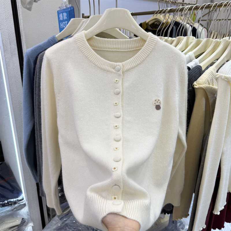 2026 Early Autumn New Korean-Style Casual Round-Neck Buttoned Knitted Cardigan for Women with Embroidery Long-Sleeve Sweater Coat Top 2026 Early Autumn New Korean-Style Casual Round-Neck Buttoned Knitted Cardigan for Women with Embroidery Long-Sleeve Sweater Coat Top