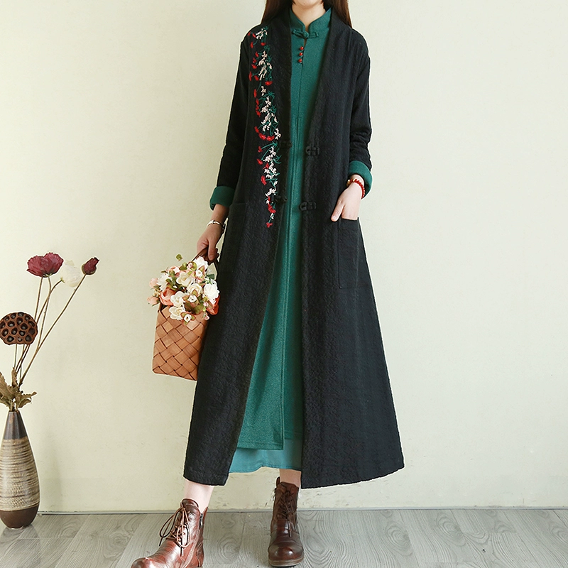 Retro văn học thêu lanh áo khoác của phụ nữ áo khoác mùa xuân dài bên ngoài áo len lỏng lẻo áo khoác phụ nữ - Trench Coat