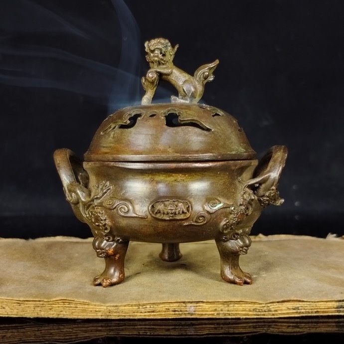 铜器  香炉  三足象耳三面狮头香炉 香道具  工艺品  美术品  摆件 古玩铜器收藏合金狮盖香薰炉宣德三足炉家用室内檀香沉香香炉摆件
