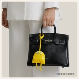 Та же самая модель семьи Ма подходит для полной серии индивидуальной подвески в подвесных ювелирных изделиях дома