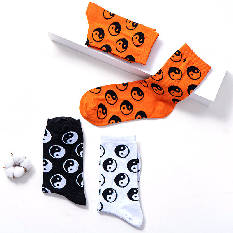Beautiful Korean ins Street Fashion Brand Harajuku Retro Tai Chi Bagua Black and White Mid-Calf Stockings for Men and Women Couple Basketball