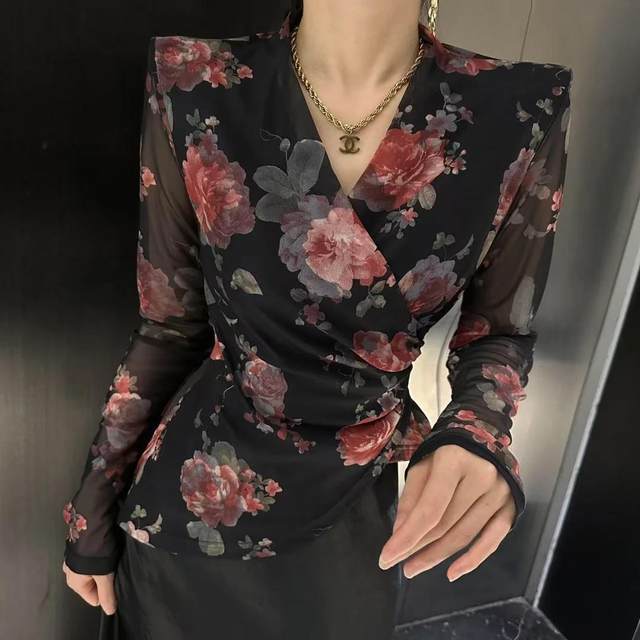 Design niche flower irregular V-neck shirt women's summer fashion puff long-sleeved shirt chic personalized top