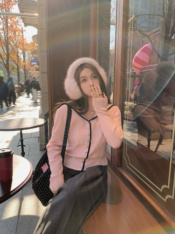 Herwear Plus Size Jenny Sweet Tea Pink Navy Collar Sweater Knitwear for Women Slimming Color-Block Inner Layer Herwear Plus Size Jenny Sweet Tea Pink Navy Collar Sweater Knitwear for Women Slimming Color-Block Inner Layer