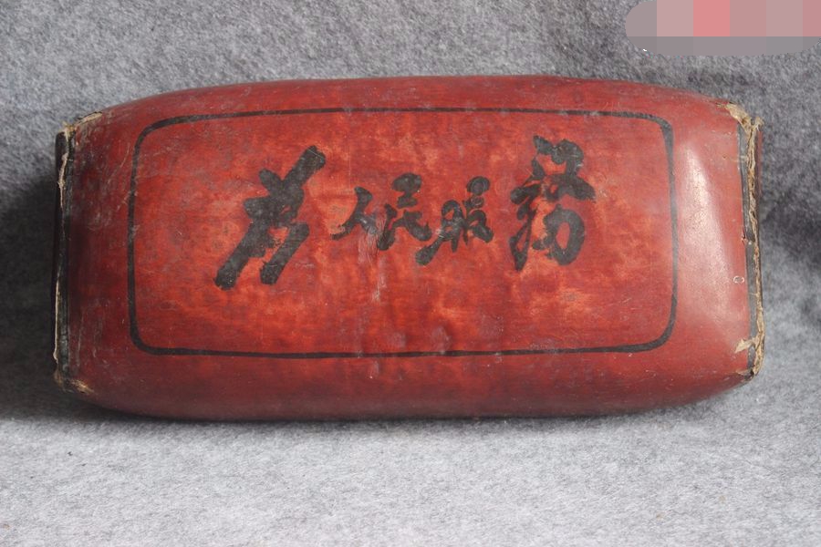50s Ruijin County Leather Community Flowers Bird Plot for People's Service Slogan Leather Pillow 33cm ZZ 1650-Taobao
