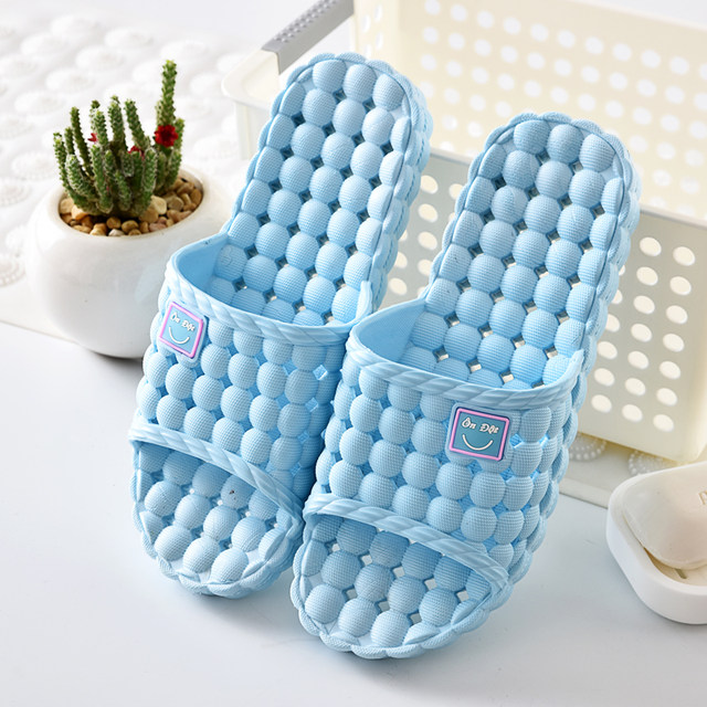 Imported Vietnamese natural rubber sandals for home use for men and women with holes in the bathroom, non-slip, anti-odor massage slippers