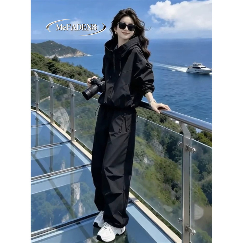 Hong Kong's New Autumn Fashion Casual Suit for Women, Workwear Style, Zipper Hooded Slimming Jacket, Jogger Pants Two-Piece Set Hong Kong's New Autumn Fashion Casual Suit for Women, Workwear Style, Zipper Hooded Slimming Jacket, Jogger Pants Two-Piece Set